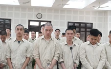 Mâu thuẫn trong Karaoke New Phương Đông, hỗn chiến ngoài đường bằng bom xăng, đao, kiếm