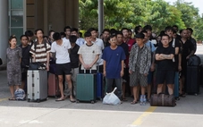 Tiếp nhận thêm 79 'nhân viên chứng khoán', tiếp viên karaoke do Campuchia trao trả