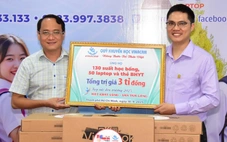 Công ty cổ phần Tập đoàn Vinacam ủng hộ Tiếp sức đến trường 3 tỉ đồng