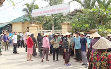 Tạm dừng sáp nhập trường sau khi phụ huynh cho con nghỉ học phản đối