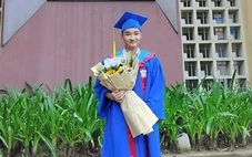Ước mơ kép của bác sĩ nội trú mang áo blouse trắng cùng màu áo xanh sĩ quan dự bị