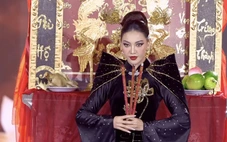 Bê bàn thờ lên sân khấu thi hoa hậu, khán giả phản ứng mạnh
