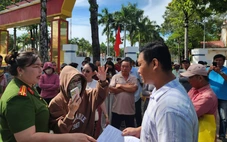 Nhiều người phản ứng, không nhận quyết định cưỡng chế bao chiếm đầm Đông Hồ