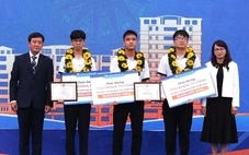 Ba thủ khoa Trường ĐH Khoa học tự nhiên cùng đạt điểm gần tuyệt đối, bí quyết học gây bất ngờ