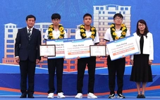 Ba thủ khoa Trường ĐH Khoa học tự nhiên cùng đạt điểm gần tuyệt đối, bí quyết học gây bất ngờ
