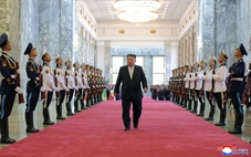 Ông Kim Jong Un hé lộ chính sách vũ khí mới của Triều Tiên
