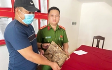 Đem thùng đạn chứa 490 viên đạn quân dụng đến công an giao nộp