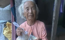 Sẻ chia quà 100.000 đồng, người nhận xúc động, người trao rộn niềm vui