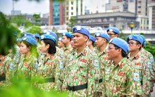 Chiến sĩ 'mũ nồi xanh' dâng hương Bác Hồ trước khi lên đường làm nhiệm vụ tại Nam Sudan lần thứ 7