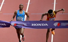 Giải điền kinh vô địch thế giới 2025: Hai VĐV marathon nam cán đích cùng lúc