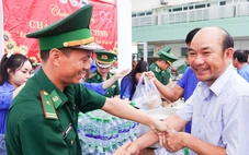 Nồi cháo nóng nghĩa tình của bộ đội làm ấm lòng bà con nghèo vùng biên giới