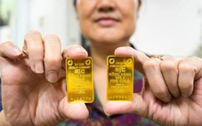 Giá vàng miếng SJC vượt 132 triệu đồng/lượng, chênh lệch giá vàng trong nước - thế giới giảm mạnh