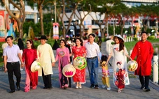 Hiếu trong nhà ra xã hội