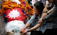 Nepal tổ chức quốc tang, hàng ngàn người quay lại nhà tù
