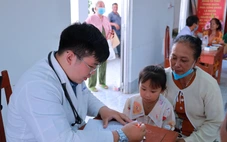 Bác sĩ trẻ lan tỏa tình thương