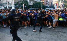 Cảnh sát Tây Ban Nha tấn công người hâm mộ Marseille