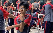 Cháu mồ côi cả cha mẹ vào ĐH Công nghiệp TP.HCM, 'bà ngoại vĩ đại' mượn hết cỡ được 2,5 triệu đồng