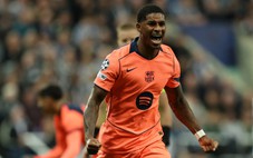 CĐV Man United đòi sa thải HLV Amorim khi thấy Rashford rực sáng ở Barca