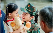 Trăn trở của những người mẹ xa con vì đặc thù công việc