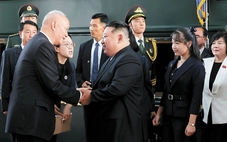 Ông Kim Jong Un đi cùng con gái sang Trung Quốc