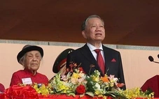 Mẹ Việt Nam Anh hùng ngồi cạnh Tổng Bí thư Tô Lâm trong lễ diễu binh mừng Quốc khánh 2-9