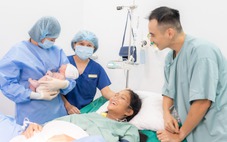 H’Hen Niê làm cộng đồng mạng xúc động với bộ ảnh sinh con truyền cảm hứng