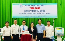 Bệnh viện Chợ Rẫy đưa 2 bác sĩ về Phú Quốc khám chữa bệnh