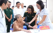 Thiếu tướng Nguyễn Hoàng Ngọc: 'Nữ tướng' cấp cứu cho người bệnh đột quỵ