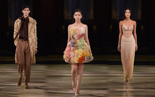 Nhà thiết kế Trần Hùng trình làng bộ sưu tập thứ 14 tại London Fashion Week