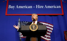 Người có visa H-1B cuống cuồng về Mỹ vì ông Trump