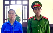 Mẹ sợ con hoang phí nên mang tiền đi gửi, con cầm dao đến đòi tiền rồi đâm người