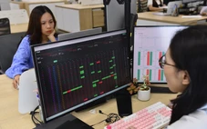 VN-Index mất hơn 24 điểm, áp lực bán mạnh nhóm ngân hàng, chứng khoán
