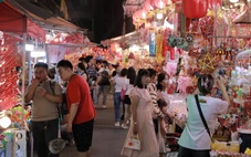 Phố lồng đèn, không gian Trung thu rực rỡ giữa lòng Chợ Lớn chính thức khai hội