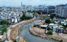 Thi công cải tạo rạch Xuyên Tâm gặp khó vì mặt bằng 'da beo'