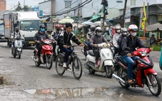 Đường hẻm xuống cấp ở TP.HCM, người dân muốn sửa phải làm sao?