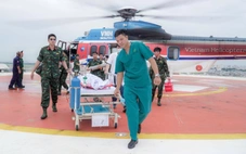 Trực thăng bay xuyên đêm, vượt mưa gió đưa bệnh nhân Trường Sa vào đất liền cấp cứu