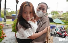 30 lần gãy xương vẫn đậu đại học Kinh tế Đà Nẵng, mẹ đưa về Hội An nhận học bổng