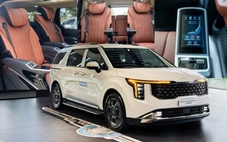 Kia Carnival hybrid ở Việt Nam có bản VIP: Đắt thêm 80 triệu, được ghế massage, điều khiển cảm ứng