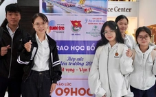 Hai mẹ con đang ở bệnh viện thì báo Tuổi Trẻ gọi điện 'được tiếp sức đến trường': Mừng quá trời!