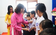Hơn 1.000 suất học bổng khuyến học trao tặng học trò nghèo Khánh Hòa