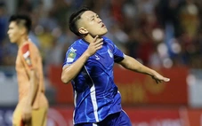 Bị thổi 2 quả phạt đền, CLB Quảng Ninh vẫn thắng Quy Nhơn United