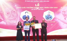 Trao Giải thưởng Trần Văn Giàu cho 2 cá nhân ở Trường đại học An Giang