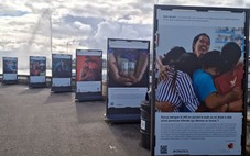 UNAIDS trưng bày áp phích tại Geneva xóa bỏ những thông tin sai lệch về HIV/AIDS