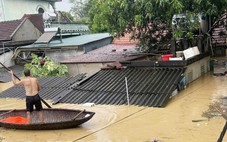 Nước sông dâng cao sau bão Bualoi, người dân Nghệ An xuyên đêm chạy lũ