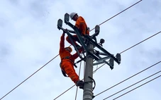 Vượt hàng trăm kilômet giúp khắc phục sự cố điện ở vùng bão