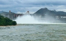 Mở thêm cửa xả ở các hồ Hòa Bình, Tuyên Quang; Hơn 3,4 triệu khách hàng bị mất điện