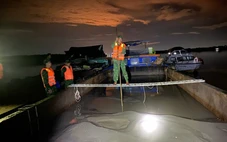 Bắt 2 tàu sắt vận chuyển hơn 230m3 cát trái phép trên sông Ba Lai