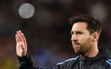 Messi lập cú đúp xúc động cho Argentina ở trận đấu cuối trên sân nhà
