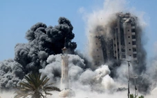 Israel tuyên bố tấn công hạ tầng, tòa nhà của Gaza sụp đổ