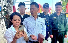 Khách xem Triển lãm thành tựu đất nước may mắn nhận lại túi xách có cả trăm triệu đồng bỏ quên